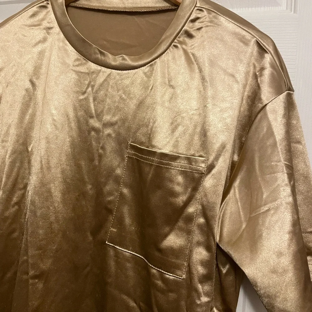 SHEIN Gold Metallic Short Sleeve Pocket Tee - Picture 4 of 6